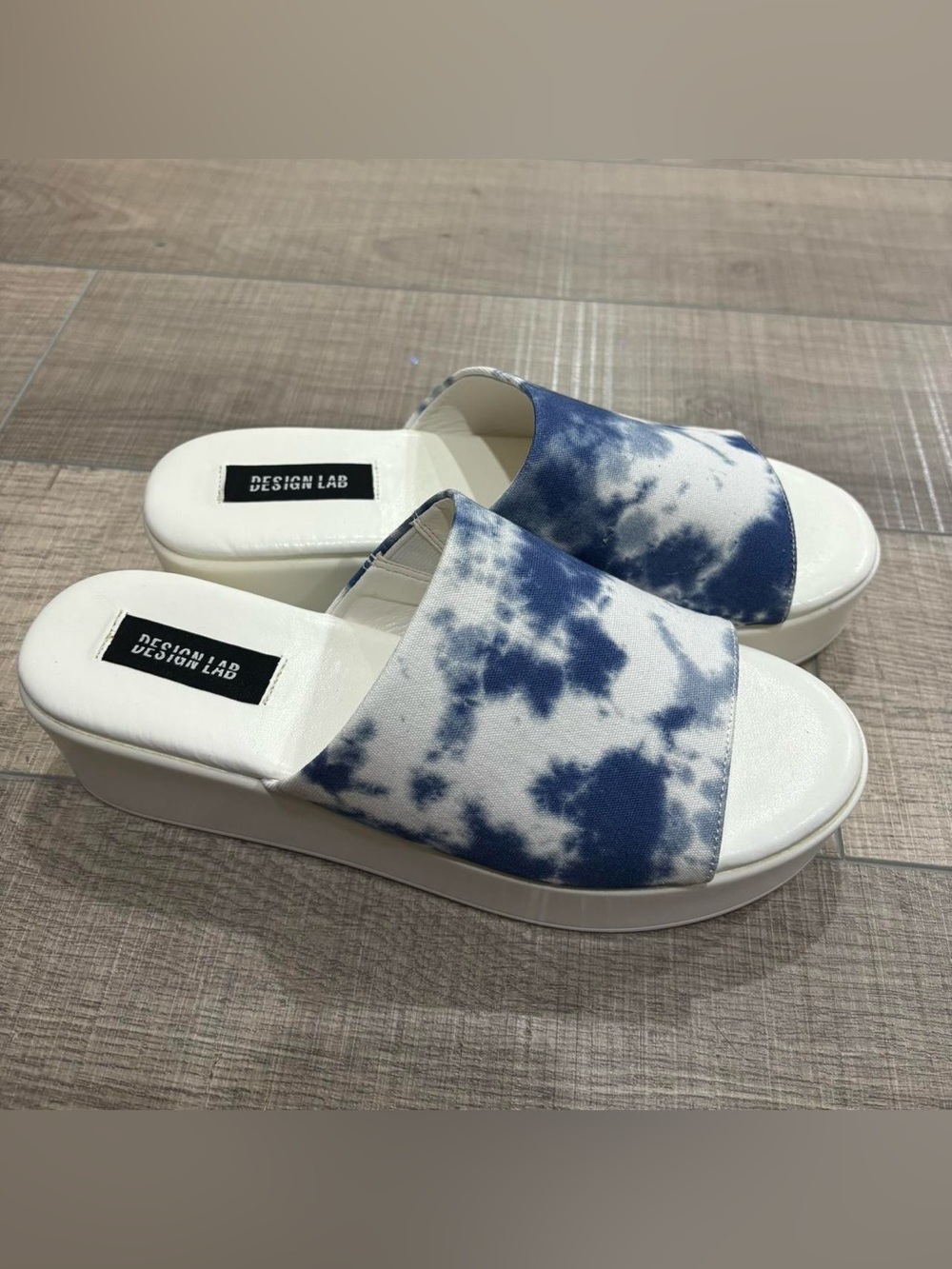 Design Lab Lord & Taylor Blue and White Tie-Dye Slide Sandals
